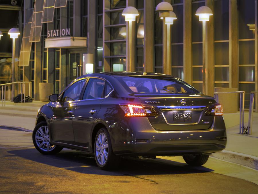  Nissan Sentra SL 2012 года  (фото 4 из 16)